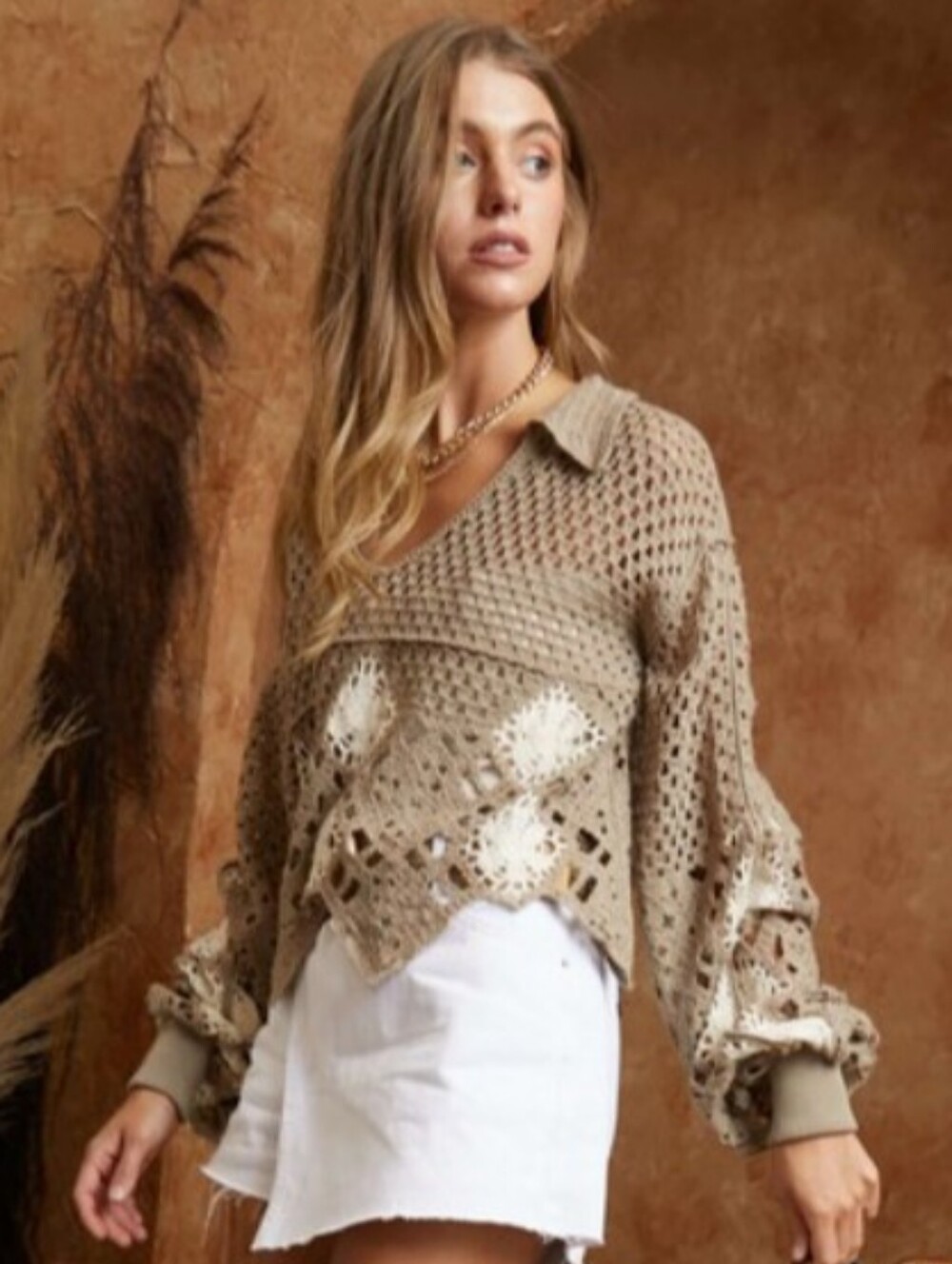 Davi & Dani Crochet V-Neck Sweater Tan & White ** Size Small